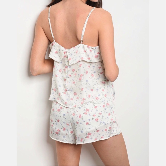 IVORY FLORAL SHORTS SET - Picture 4 of 9